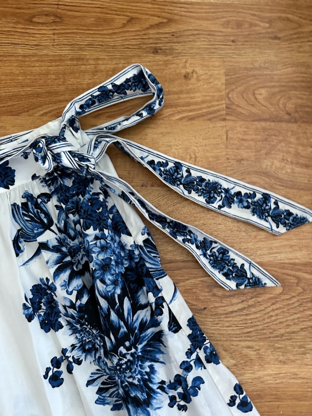 NWOT H&M White Blue Floral Cotton Skirt XS - Picture 3 of 9